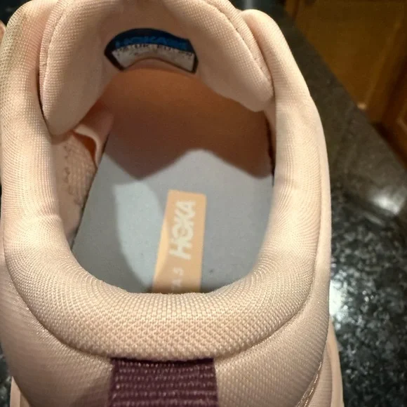 Hoka Women's Gaviota 5 size 7.5 with low mileage - Picture 6 of 10